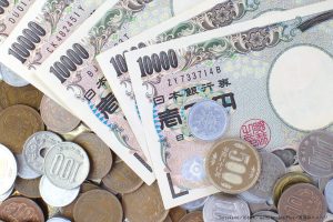 お金・一万円札・小銭